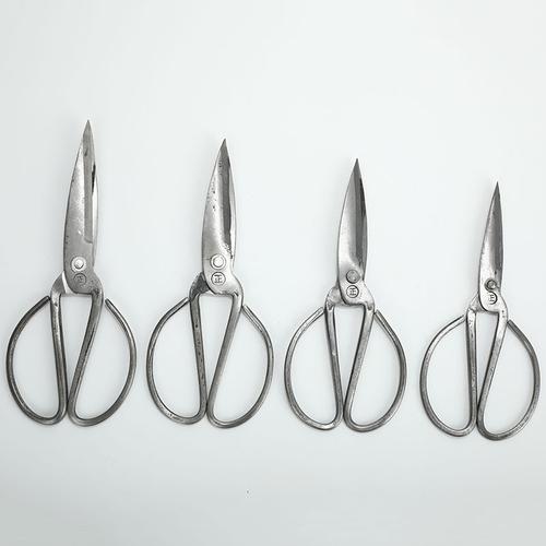 主營產品:帶柄鐮刀;菜刀;剪刀;瓦刀;屠宰刀具;鐮刀把;菜刀把;鋸齒鐮